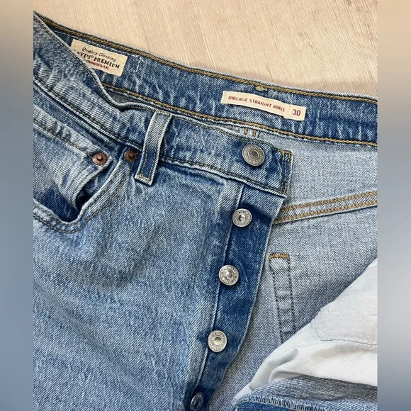 Levi's Custom Women's Premium Ribcage Straight Ankle - Picture 4 of 9